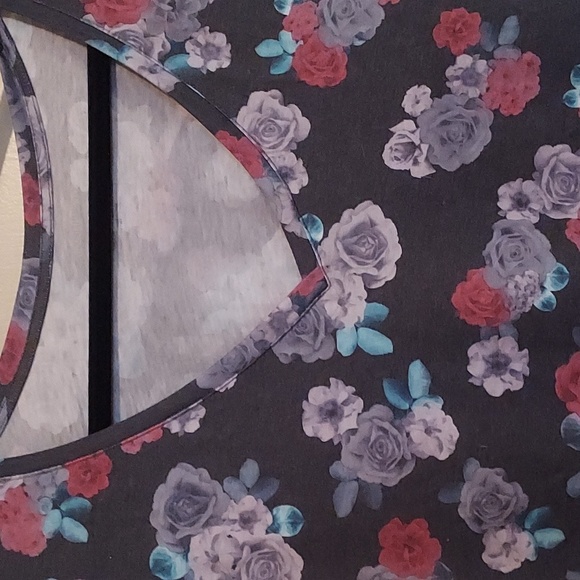 Top - Picture 2 of 2